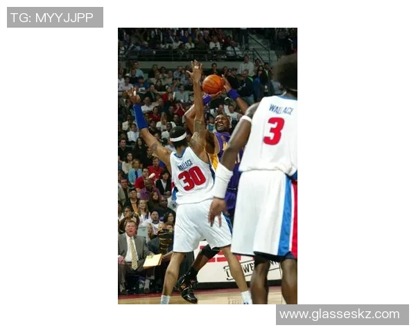 2020年NBA总决赛第三场湖人与热火的激烈对决回顾与分析