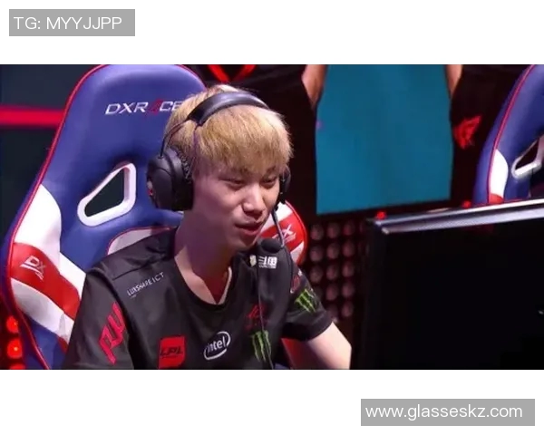 和平精英赛场分析EDG战队防守反击策略的优劣势探讨